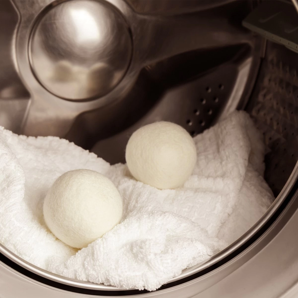 FAVE Drogerballen XL - 6 Stuks - Inclusief 2x Lavendelolie & Opbergzakje - Wasbol - Wasballen - Doseerbol - Droogballen - Duurzaam 8 FAVE Drogerballen XL - 6 Stuks - Inclusief 2x Lavendelolie & Opbergzakje - Wasbol - Wasballen - Doseerbol - Droogballen - Duurzaam - Afbeelding 6