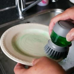 In Round Afwasborstel Met Zeepdispenser / Zeepreservoir – Inclusief Houder – Grijs – Afwas Borstel – Zeep Handborstel – Doseerpomp – Afwasmiddel Dispenser – Navulbaar 14 In Round Afwasborstel Met Zeepdispenser / Zeepreservoir – Inclusief Houder – Grijs – Afwas Borstel – Zeep Handborstel – Doseerpomp – Afwasmiddel Dispenser – Navulbaar -Leven Producten Winkel 1200x1200 773