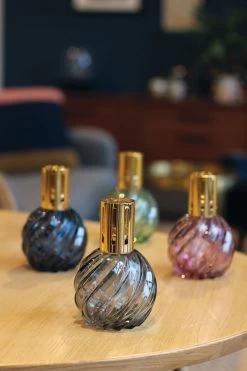 Ashleigh & Burwood Lampenolie Geurolie - Freesia & Orchid 250 Ml 11 Ashleigh & Burwood Lampenolie Geurolie - Freesia & Orchid 250 Ml -Leven Producten Winkel 800x1200 8